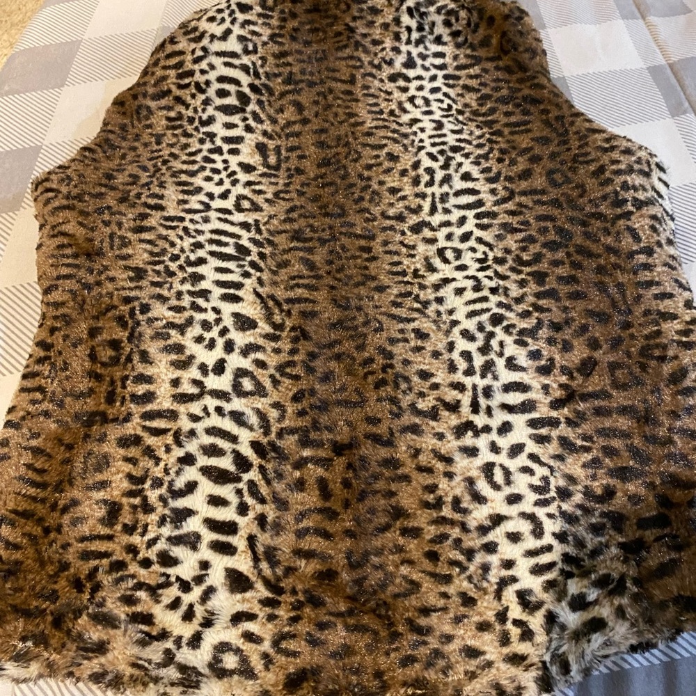 Louis Paris Burgundy Quilted and Animal Fur Print Reversible Vest - Picture 8 of 10